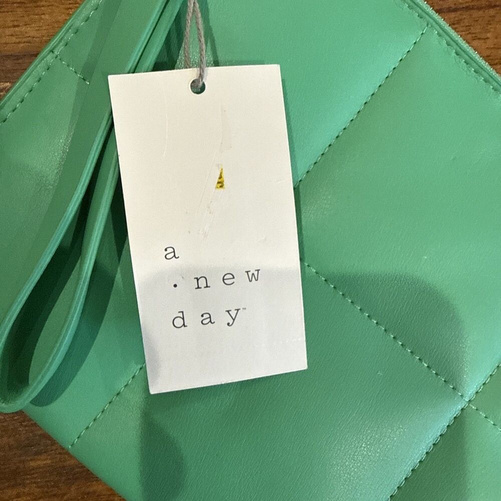 RESELLER BUNDLE Four (4) Handbags, Clutch & Acces. Bag Designer Brands Fair/Good - Picture 6 of 16